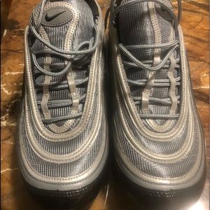 Nike Shoes - EUC black n silver air max Nike Shoes - EUC black n silver air max